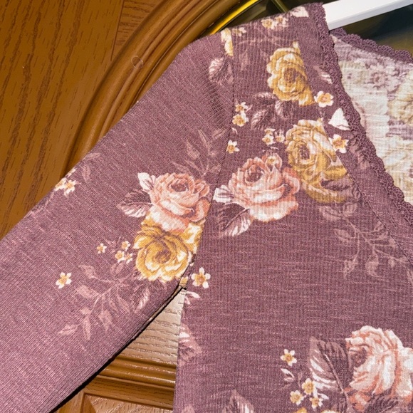 NEW! Maurices Pink Mauve Floral Print Lace Detail V-Neck Long Sleeve Henley Top - Picture 11 of 16